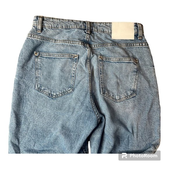 Zara high rise mom jean, light blue EUC Size USA 8 EUR 40 - Picture 5 of 5